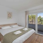 apartmaji ob morju otok vir